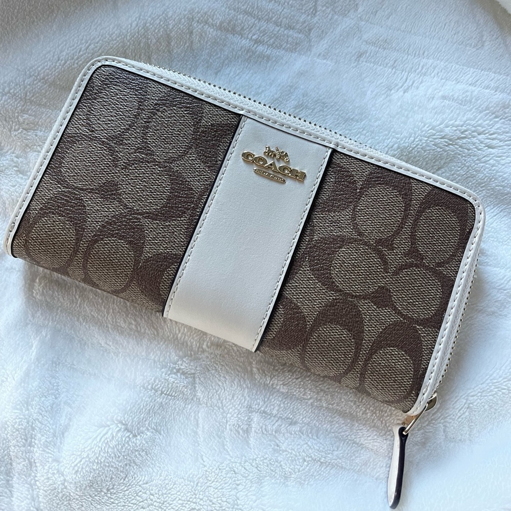 Coach Long Wallet